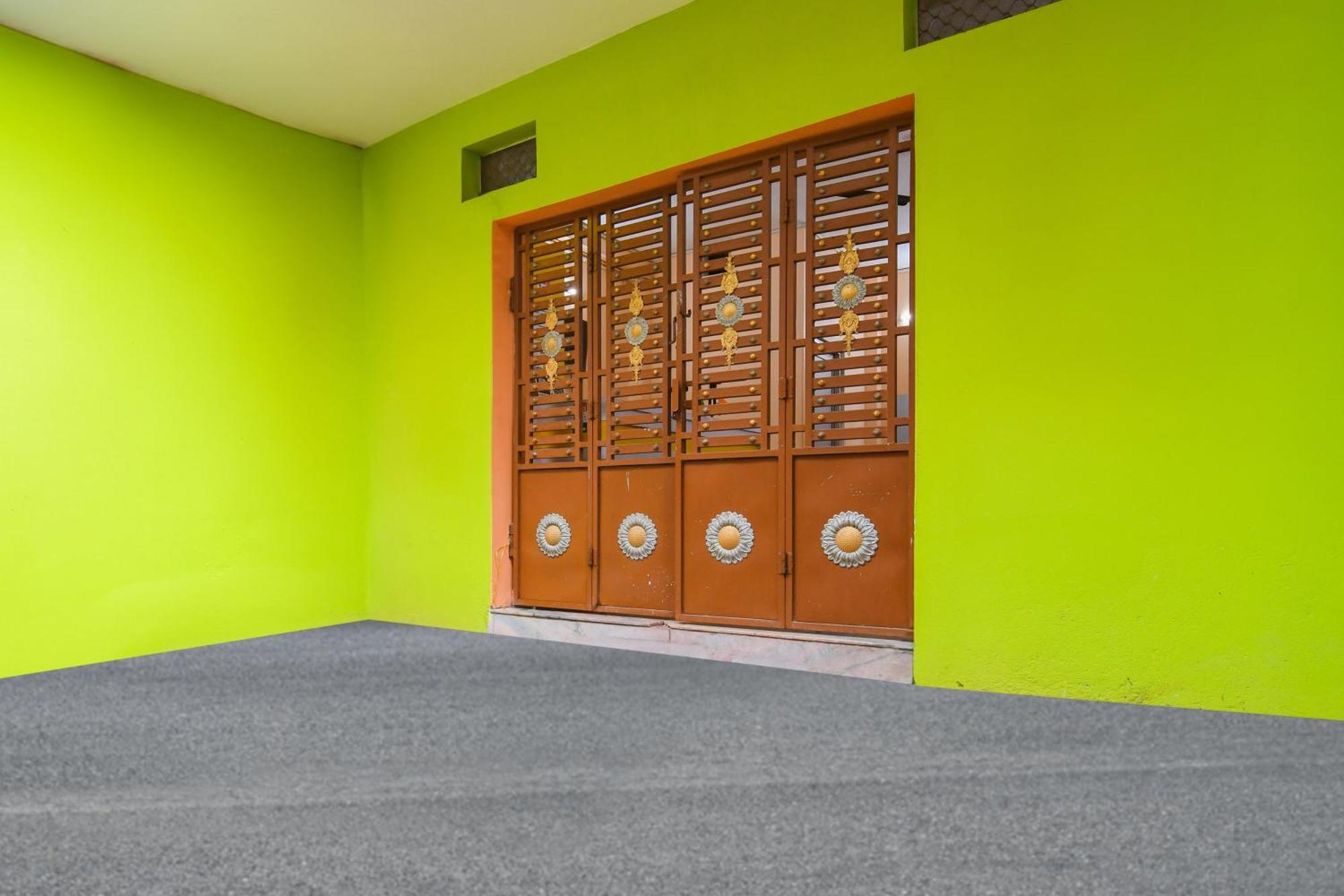 Super Hotel O Dakshin Dwar Formerly Radha Krishna Niwas Puri Exterior photo